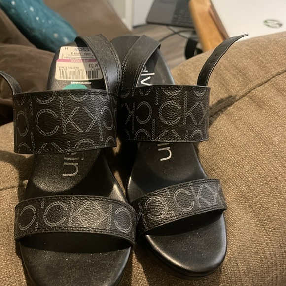 Calvin Klein sandals somewhat a wedge cute brand new never worn - Picture 2 of 4